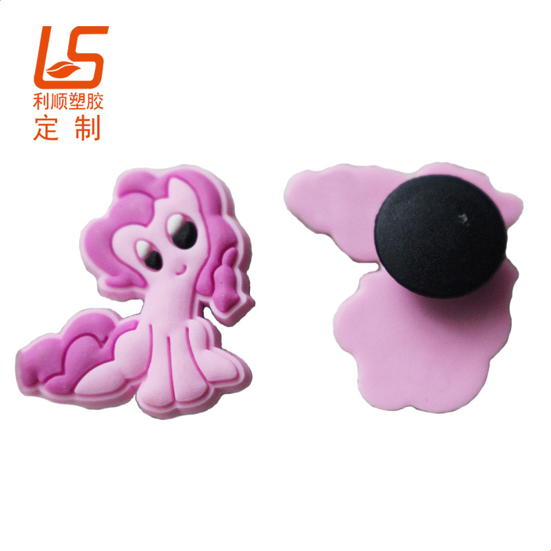 洞洞鞋PVC滴膠鞋扣